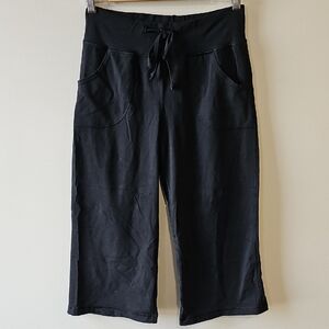 Lululemon Athletica Size 6 Black Wide Leg Capris